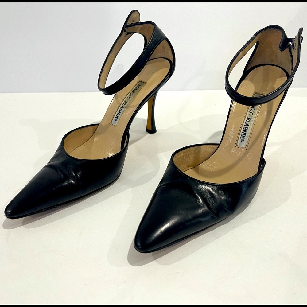 Authentic Leather Manolo Blahnik Black Heels